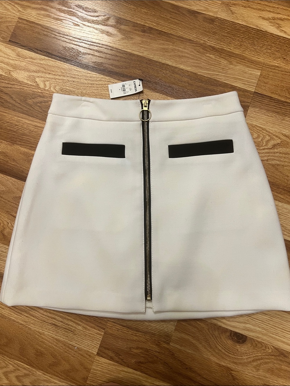 Express White Mini Skirt with Gold Front Zip and Black Trim Size 4 NWT